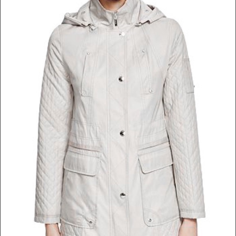WHITE RAINCOAT REMOVABLE HOOD BY LAUNDRY SHELLI SEGAL SIZE SMALL